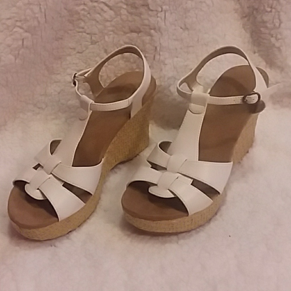 Women's white/tan "Candie's" wedges